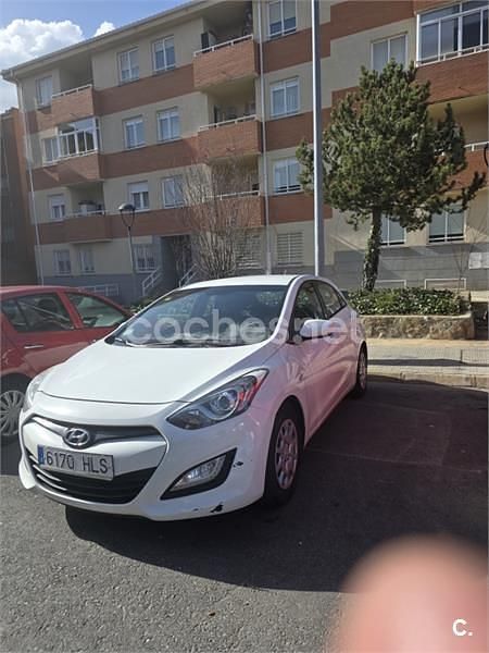 Usado Hyundai i30 110 CV (80 kW) 2012 Blanco Berlina