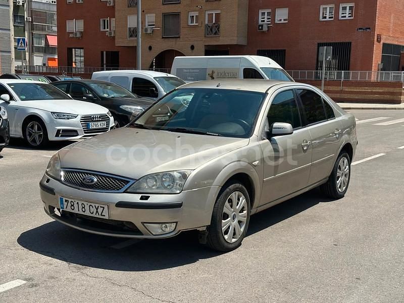 Beige Usado 2003 Ford Mondeo Ambiente Berlina | 1490 € (Buen precio) - Imagen 1/4