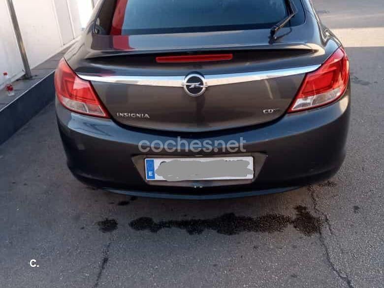 Usado Opel Insignia Edition 130 CV (95 kW) 2010 Gris / plata Berlina