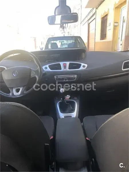 Usado Renault Grand Scénic II Dynamique 130 CV (95 kW) 2009 Negro Monovolumen