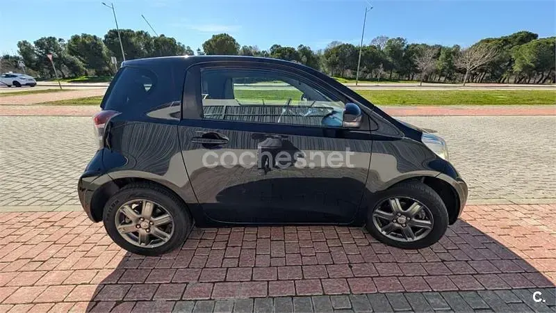 Usado Toyota iQ 68 CV (50 kW) 2009 Negro Utilitario