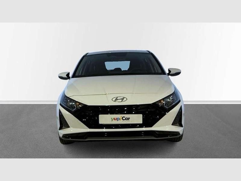 Usado Hyundai i20 101 CV (74 kW) 2024 Blanco Utilitario