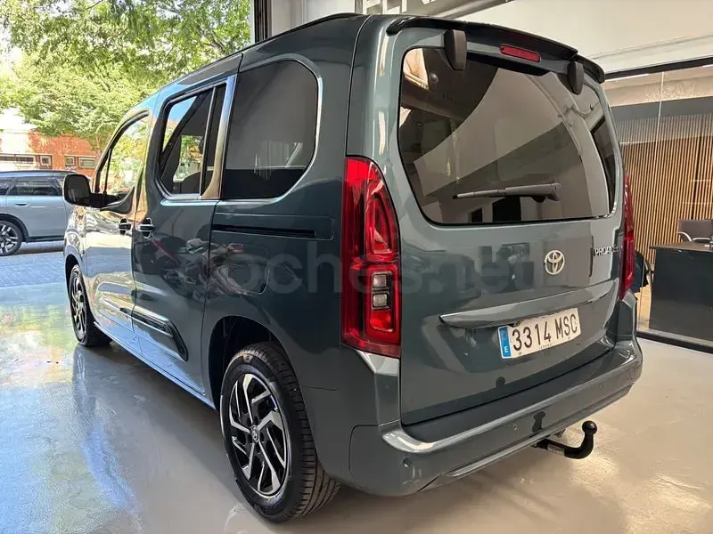 Usado Toyota Proace Verso Active 131 CV (96 kW) 2024 Gris / plata Familiar
