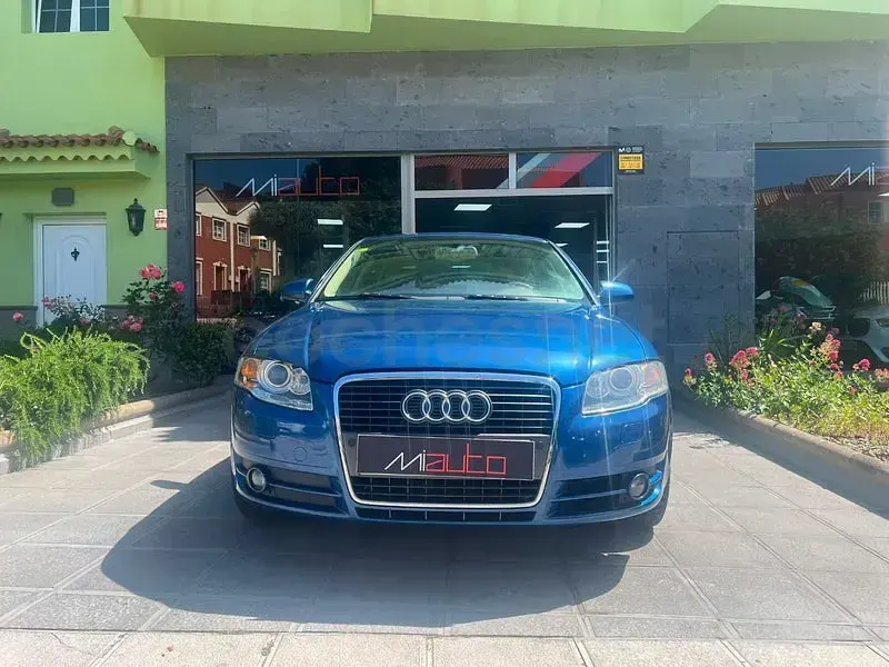 Usado Audi A4 140 CV (102 kW) 2006 Azul Familiar