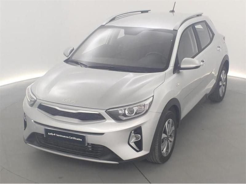 Gris plata Usado 2024 Kia Stonic SUV | 18.449 € (Precio justo) - Imagen 1/4