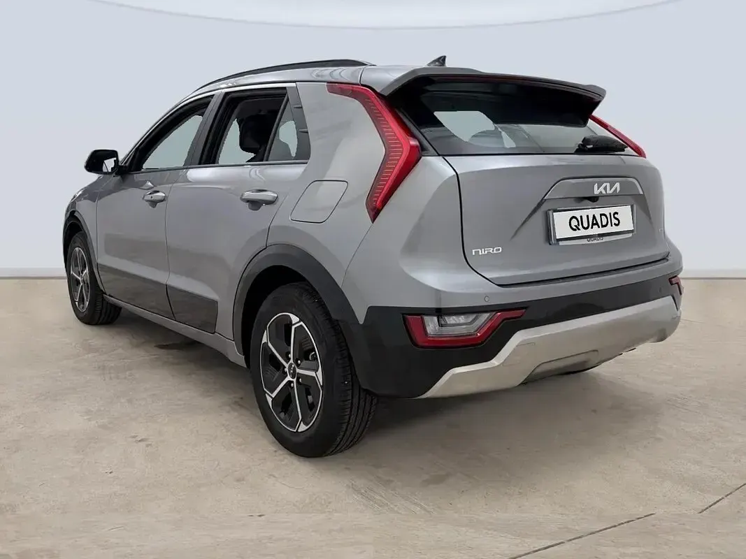 Usado Kia Niro 129 CV (94 kW) 2025 Gris SUV