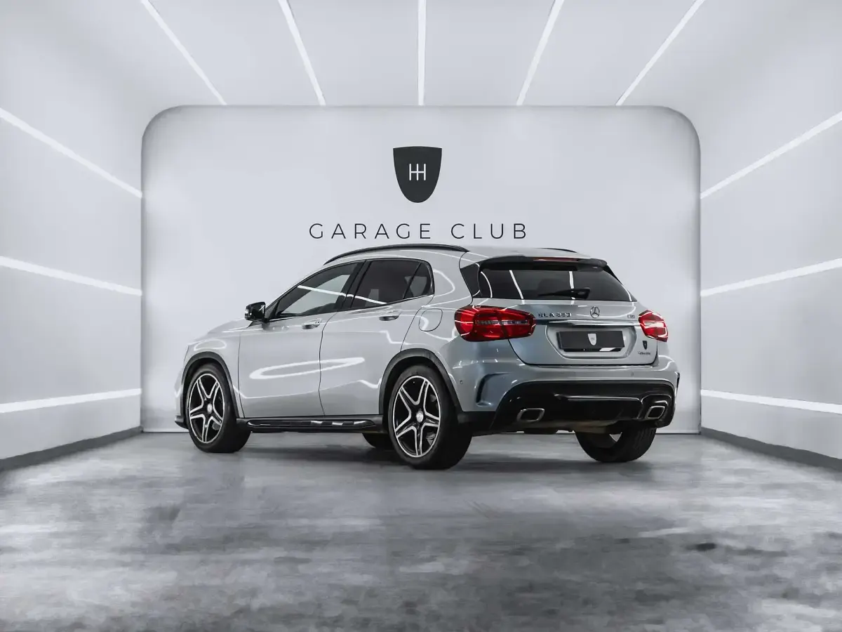 Käytetty Mercedes GLA220 AMG line 170 HP (125 kW) 2014 Punainen Katumaasturi