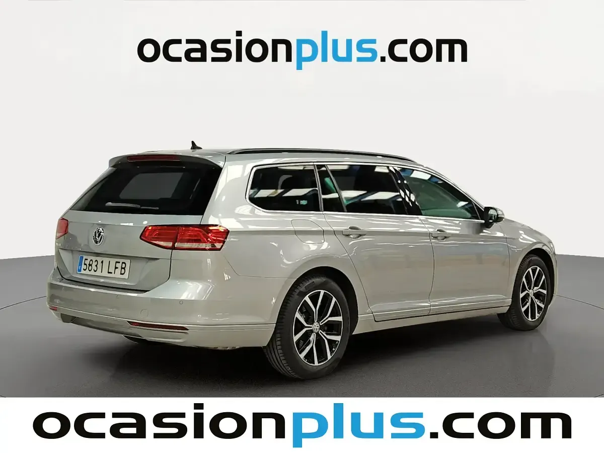 Usado VW Passat Advance 150 CV (110 kW) 2020 Gris Familiar