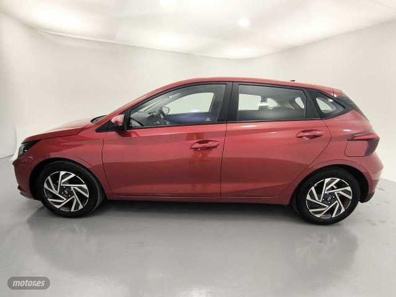 Usado Hyundai i20 99 CV (72 kW) 2024 Dragon red Berlina