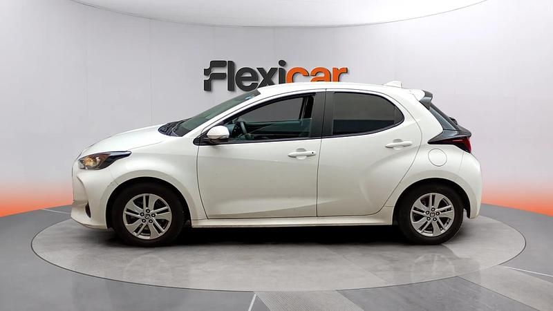 Usado Toyota Yaris Hybrid Business Edition 116 CV (85 kW) 2022 Azul Berlina