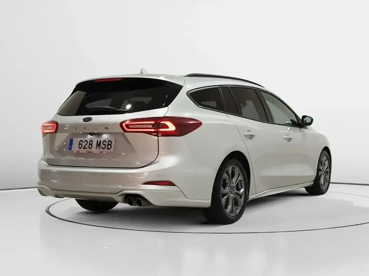 Usado Ford Focus ST-Line 155 CV (114 kW) 2024 Gris Familiar