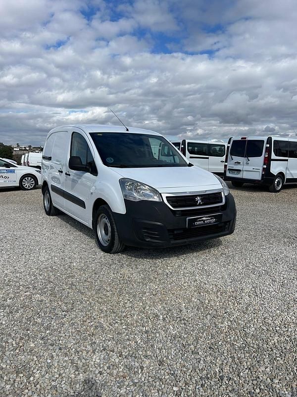Usado 2018 Peugeot Partner Monovolumen | 9500 € (Caro) - Imagen 1/4
