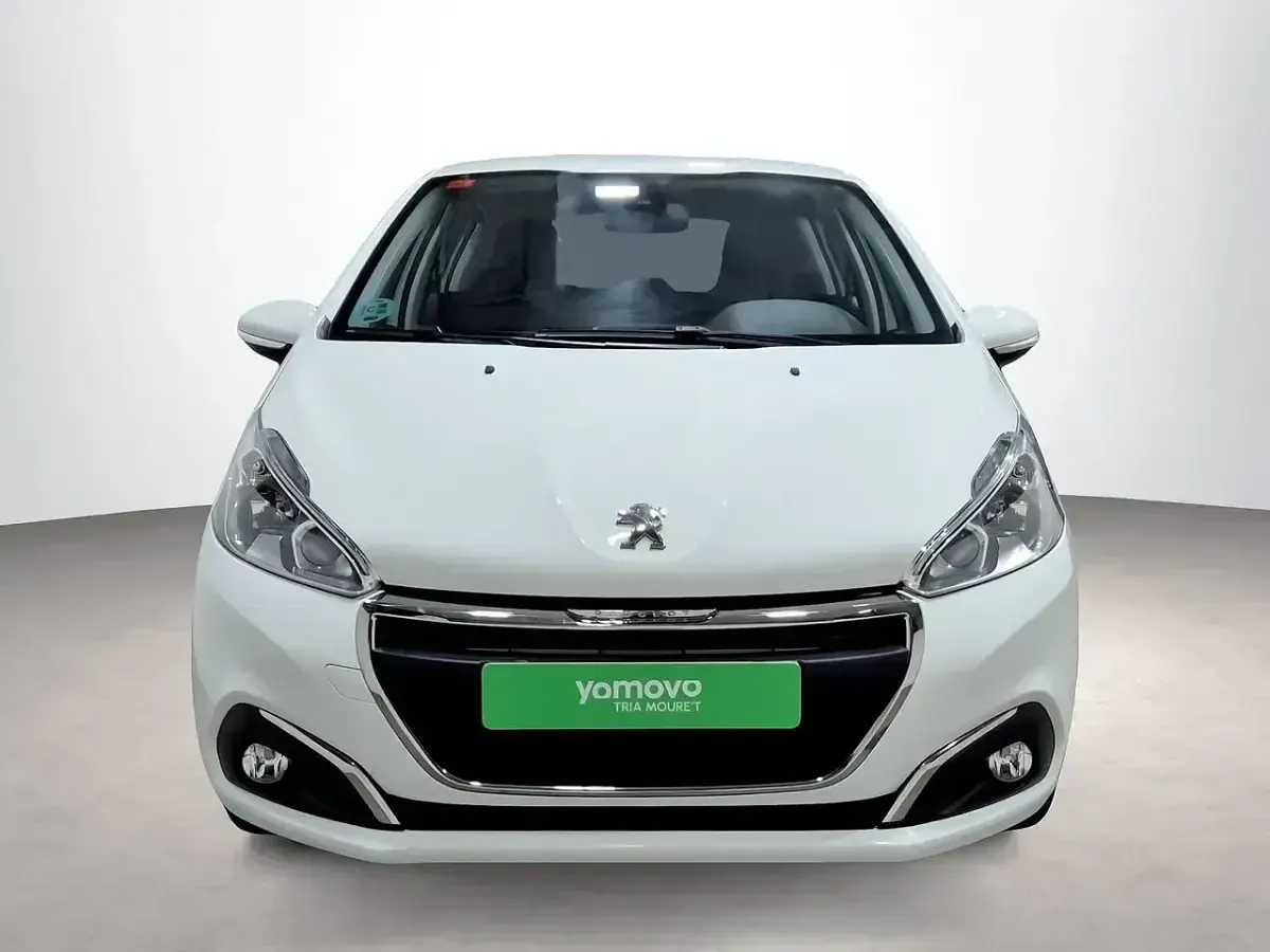 Usado Peugeot 208 Signature Sky 83 CV (61 kW) 2019 Blanco Utilitario