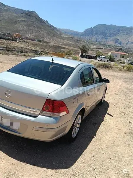 Usado Opel Astra Energy 100 CV (73 kW) 2009 Gris / plata Berlina