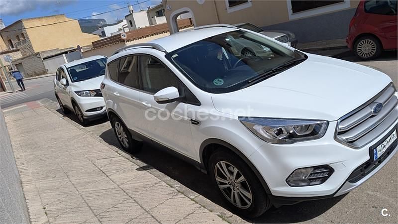 Usado Ford Kuga Trend 120 CV (88 kW) 2019 Blanco SUV