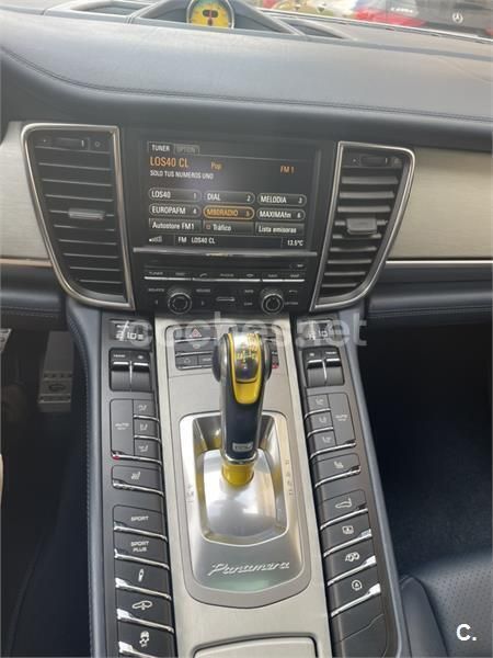 Usado Porsche Panamera Turbo 500 CV (367 kW) 2011 Gris / plata Berlina