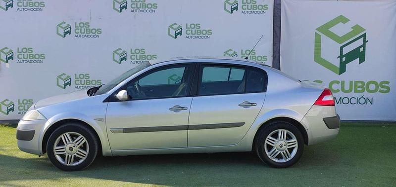 Usado Renault Mégane II Dynamique 115 CV (84 kW) 2004 Gris Berlina