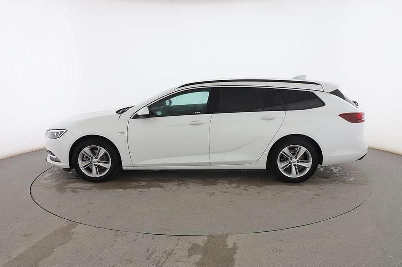Usado Opel Insignia Selective 136 CV (100 kW) 2018 Blanco Familiar