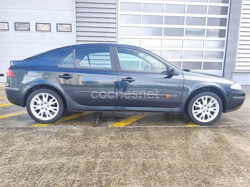 Usado Renault Laguna II Dynamique 140 CV (102 kW) 2003 Azul Berlina