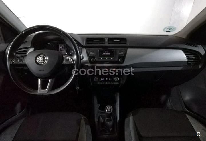 Usado Skoda Fabia 90 CV (66 kW) 2017 Rojo Berlina