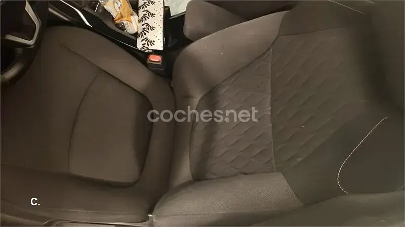 Usado Toyota Corolla Active 122 CV (89 kW) 2019 Blanco Berlina