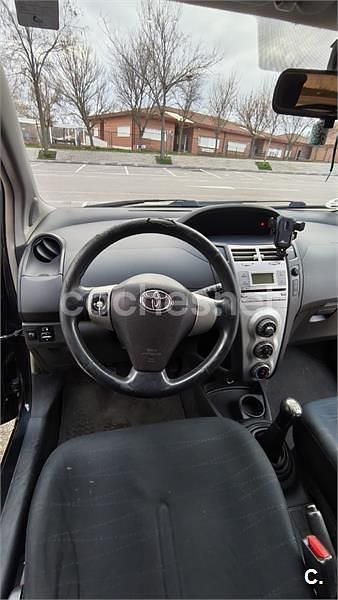 Usado Toyota Yaris 90 CV (66 kW) 2006 Negro Berlina