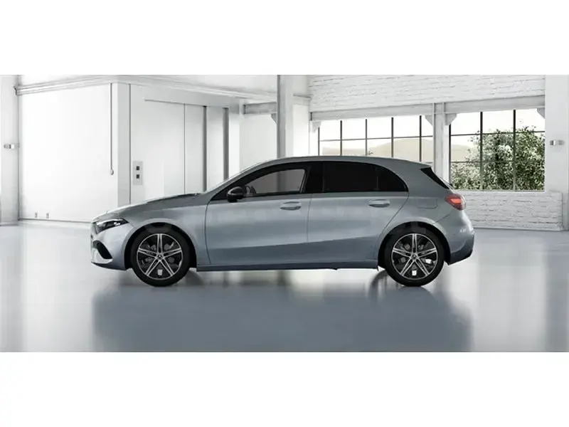 Nuevo Mercedes A180 136 CV (100 kW) 2026 Gris / plata Berlina