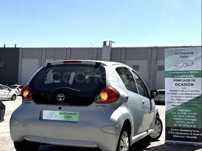 Usado Toyota Aygo 68 CV (50 kW) 2007 Azul Utilitario