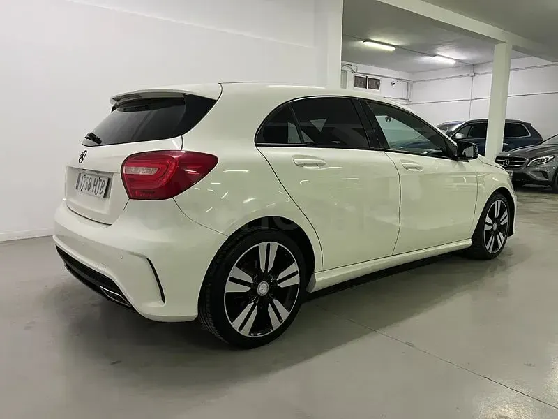 Usado Mercedes A200 AMG line 136 CV (100 kW) 2013 Blanco Utilitario