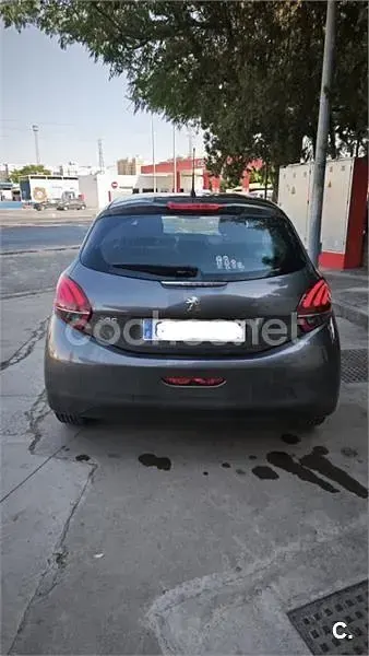 Usado Peugeot 208 Signature Sky 82 CV (60 kW) 2019 Gris / plata Utilitario