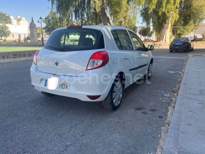 Blanco Usado 2011 Renault Clio II Business Berlina | 3999 € (Buen precio) - Imagen 1/4