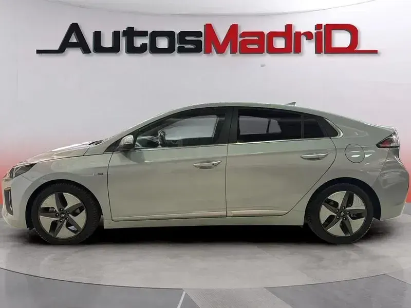 Usado Hyundai Ioniq 141 CV (103 kW) 2020 Gris / plata Utilitario