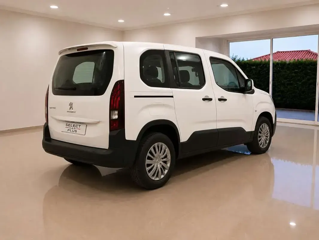 Usado Peugeot Rifter Active 102 CV (75 kW) 2021 Blanco Monovolumen