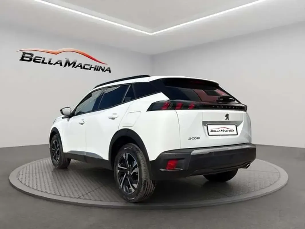 Usado Peugeot 2008 Allure 110 CV (80 kW) 2022 Blanco SUV