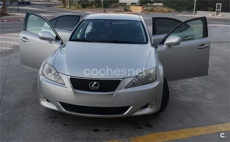 Usado Lexus IS220d 177 CV (130 kW) 2007 Beige Berlina