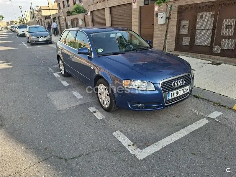 Usado Audi A4 140 CV (102 kW) 2006 Azul Familiar