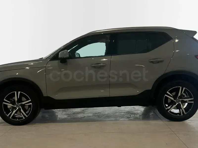 Nuevo Volvo XC40 Core 163 CV (119 kW) 2026 Gris / plata SUV