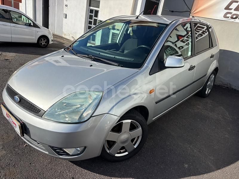 Gris / plata Usado 2005 Ford Fiesta Berlina | 3490 € (Precio justo) - Imagen 1/4