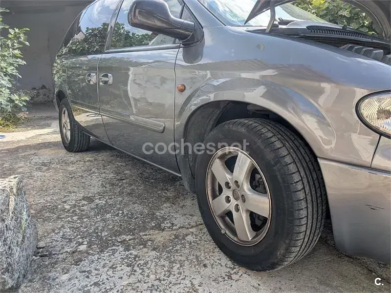 Usado Chrysler Voyager Executive 150 CV (110 kW) 2007 Gris / plata Monovolumen