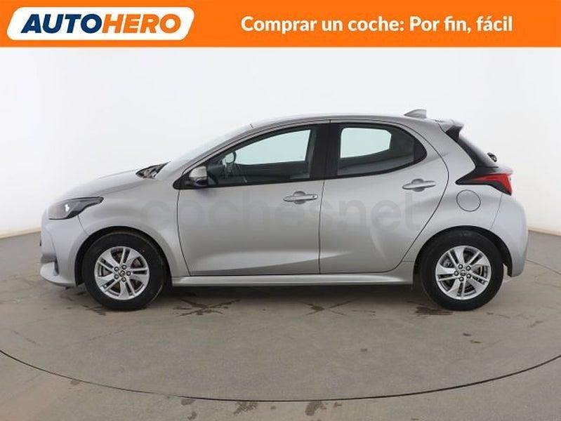 Usado Toyota Yaris Hybrid Active 116 CV (85 kW) 2022 Gris Berlina