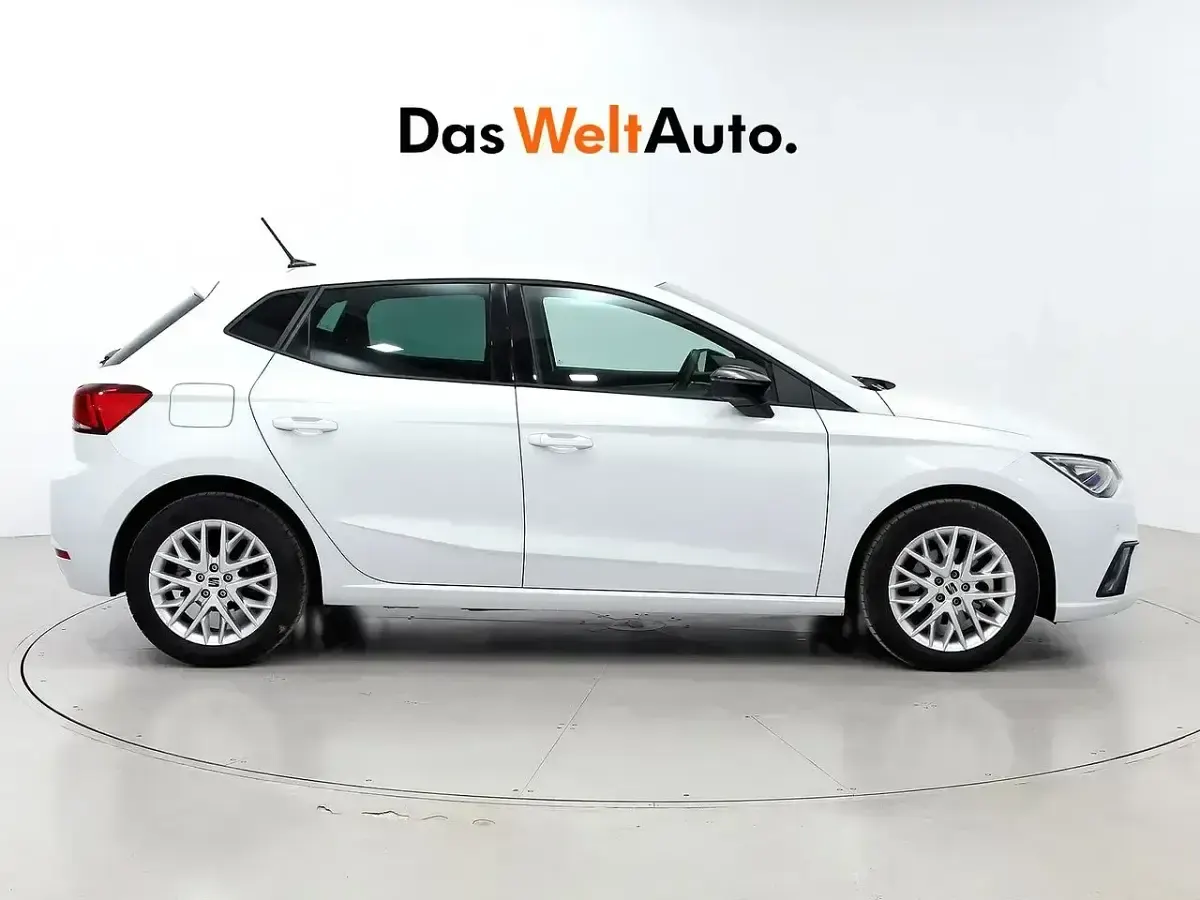 Usado Seat Ibiza FR 115 CV (84 kW) 2025 Blanco Utilitario