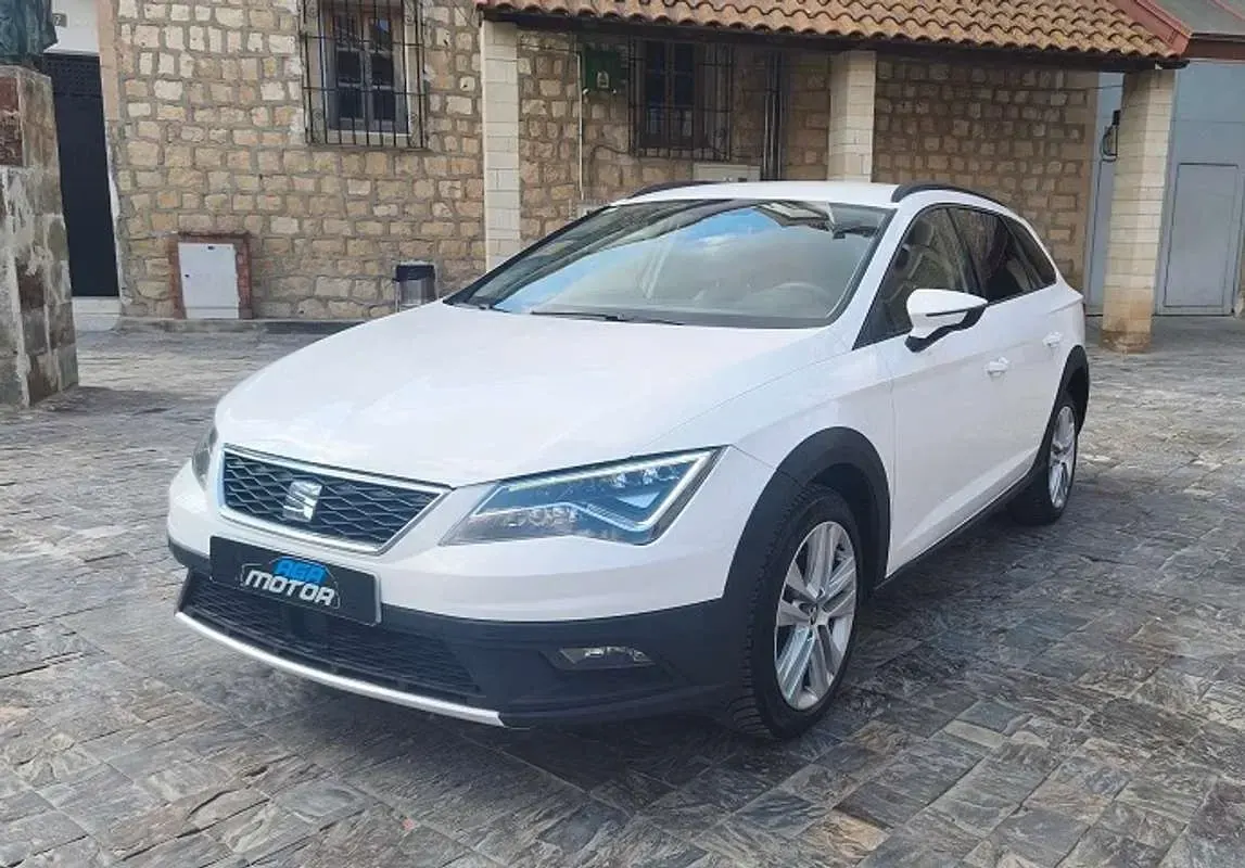 Usado Seat Leon 4Drive 150 CV (110 kW) 2018 Blanco SUV