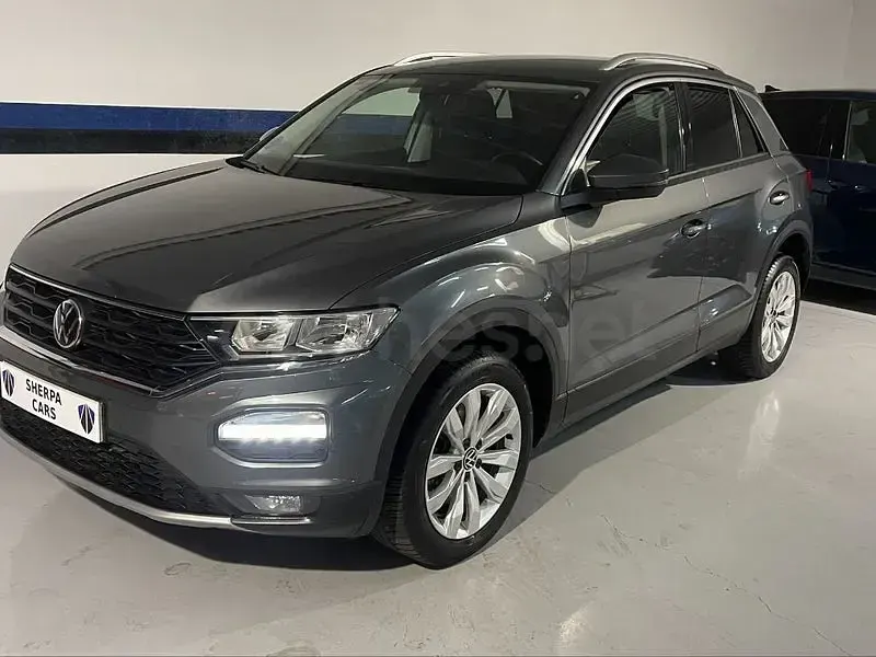 Usado VW T-Roc Advance 150 CV (110 kW) 2021 Gris / plata SUV