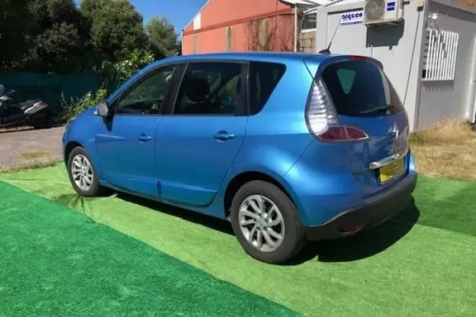 Usado Renault Scénic III Dynamique 110 CV (80 kW) 2012 Monovolumen