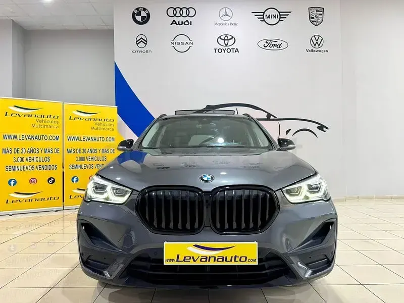 Usado BMW X1 136 CV (100 kW) 2022 Gris / plata SUV