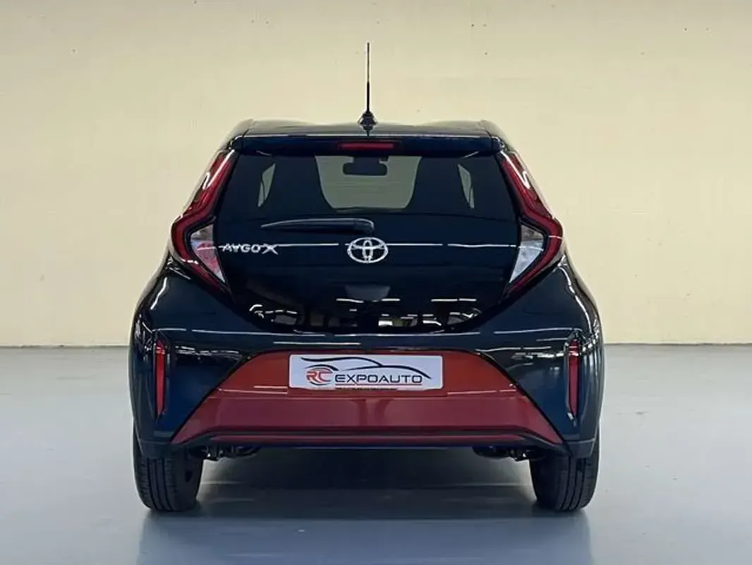 Usado Toyota Aygo X 72 CV (52 kW) 2023 Burdeos SUV