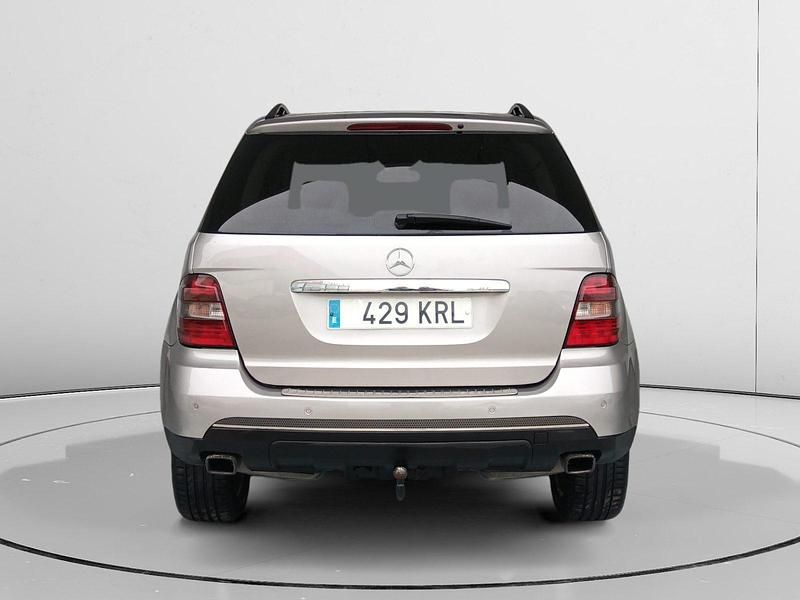 Usado Mercedes ML280 190 CV (139 kW) 2006 Gris SUV