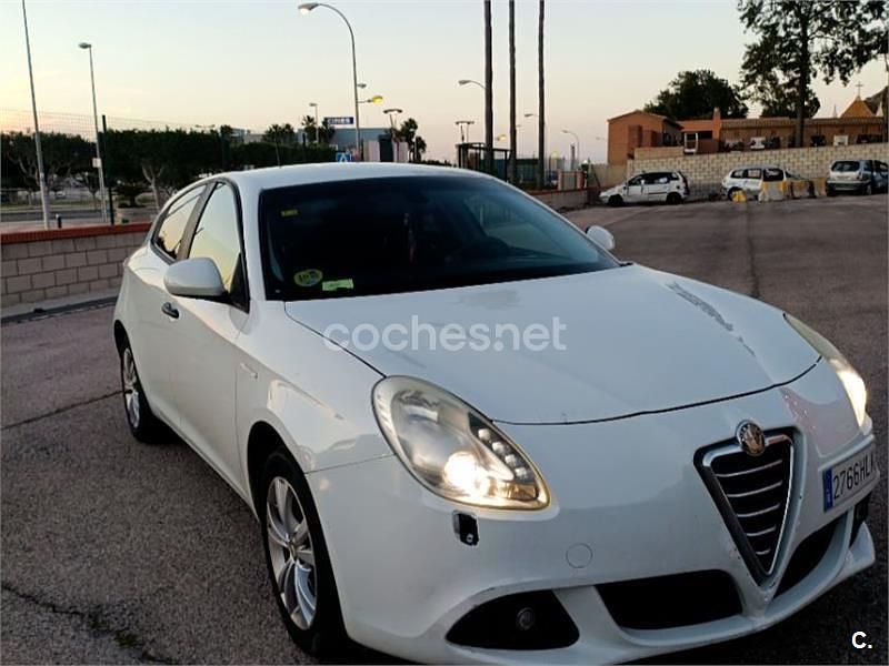 Usado Alfa Romeo Giulietta Distinctive 140 CV (102 kW) 2012 Blanco Utilitario