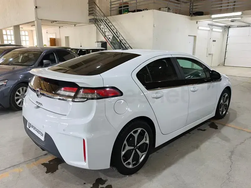 Usado Opel Ampera Excellence 150 CV (110 kW) 2015 Blanco Utilitario