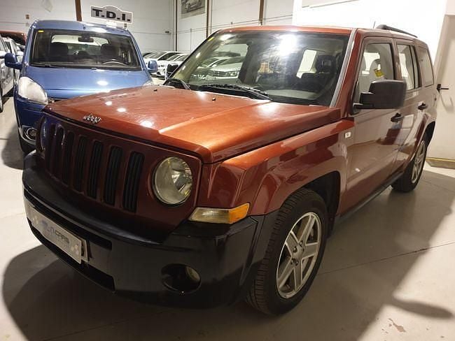 Usado Jeep Patriot Sport 140 CV (102 kW) 2011 Granate SUV